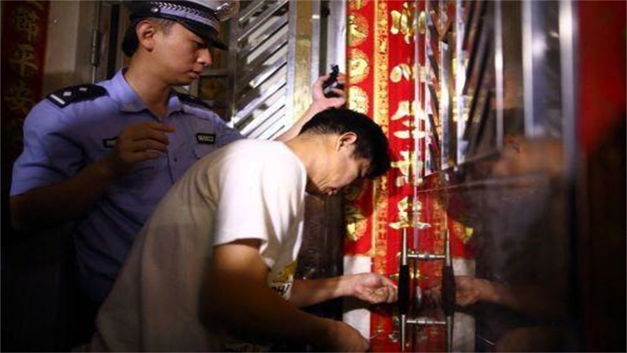 开阳请开锁师傅开了锁后，师傅为什么一般都不进门，就算主人请也不进去？